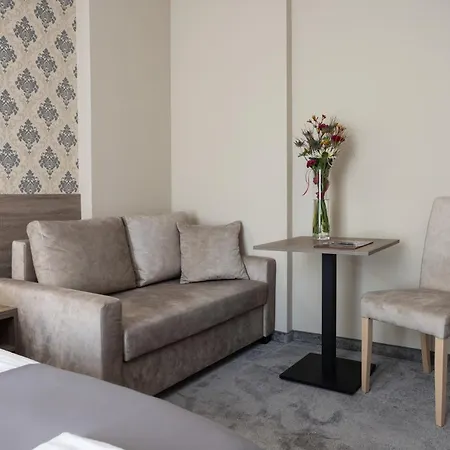 ماكسيميليان