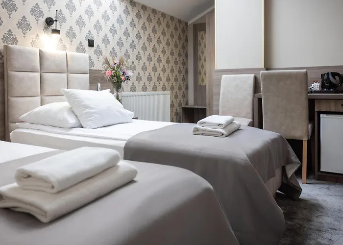 ماكسيميليان 3*