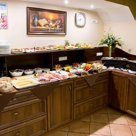 ماكسيميليان 3*