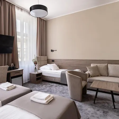 Otel Maksymilian 3*