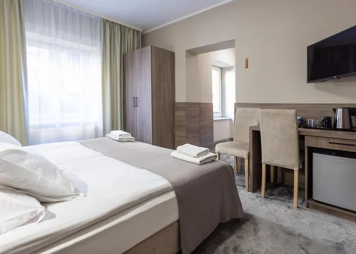 מלון Maksymilian 3*